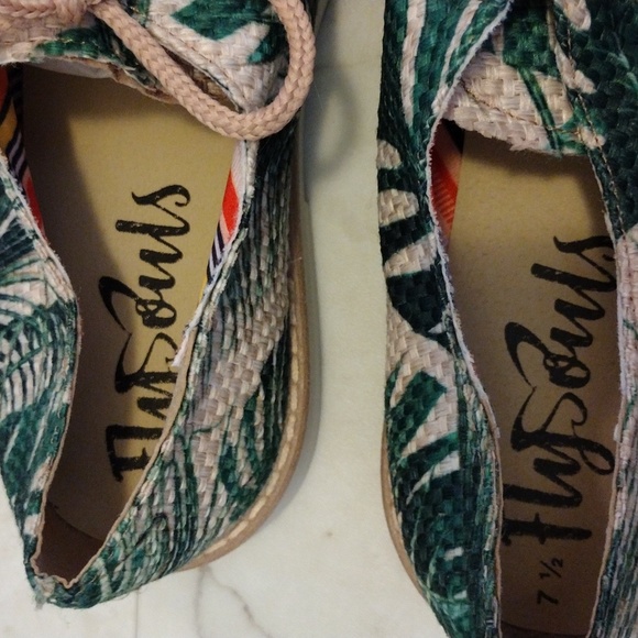 Fly Soles shoes. - Picture 5 of 7